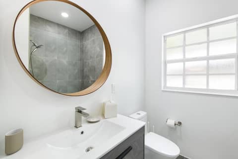 The Hotel Deauville — bathroom