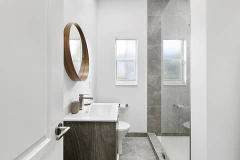 The Hotel Deauville — bathroom