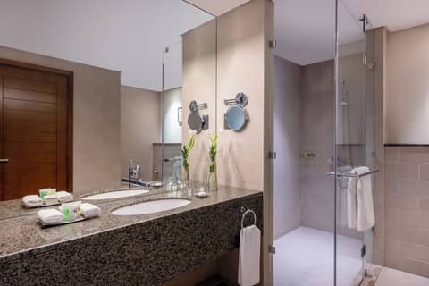 Grand Millennium Al Wahda Hotel and Executive Apartments Abu Dhabi — photo 7