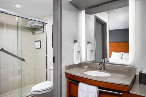 Hyatt Place Dallas North by the Galleria — bathroom