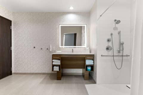 Home2 Suites By Hilton Phoenix Downtown — bathroom
