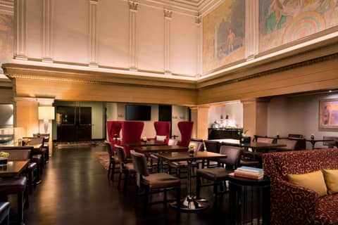 Renaissance Denver Downtown City Center Hotel — lounge