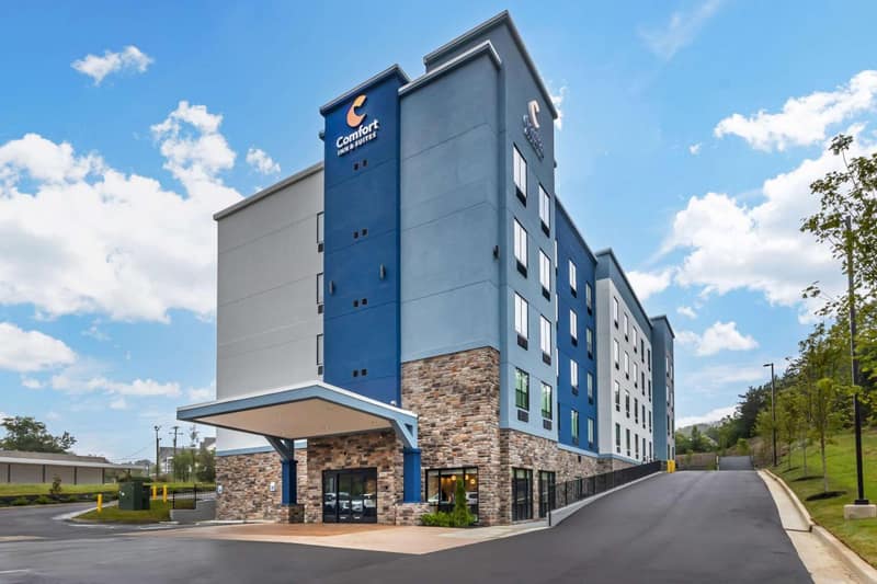 Comfort Inn & Suites Nashville Bellevue — building