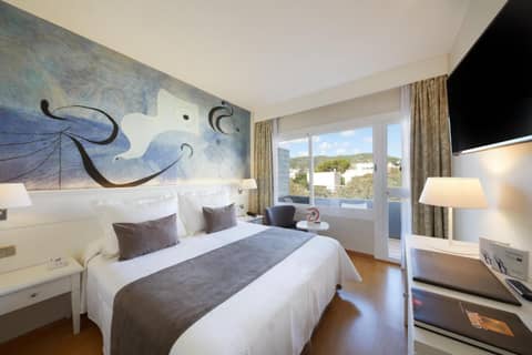 Hotel Joan Miró Museum — bedroom