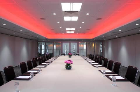 Leonardo Royal London Tower Bridge — meeting room