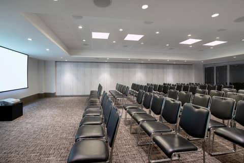 Leonardo Royal London Tower Bridge — meeting room