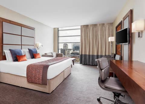 Leonardo Royal London Tower Bridge — hotel room