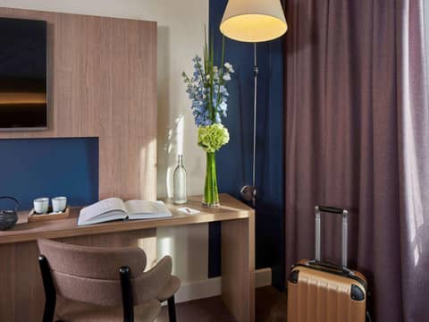Novotel Paris Les Halles — hotel room