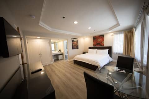 Wilshire Crest Hotel — photo 6