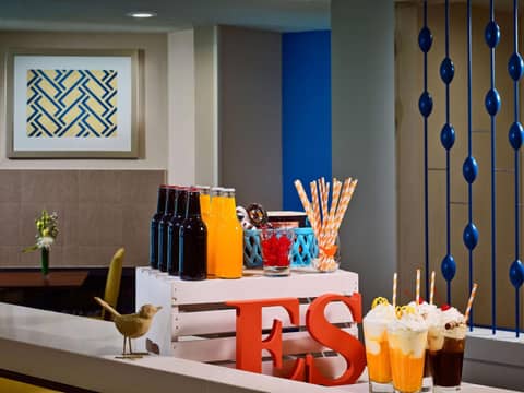 Sonesta ES Suites Houston Galleria — dining