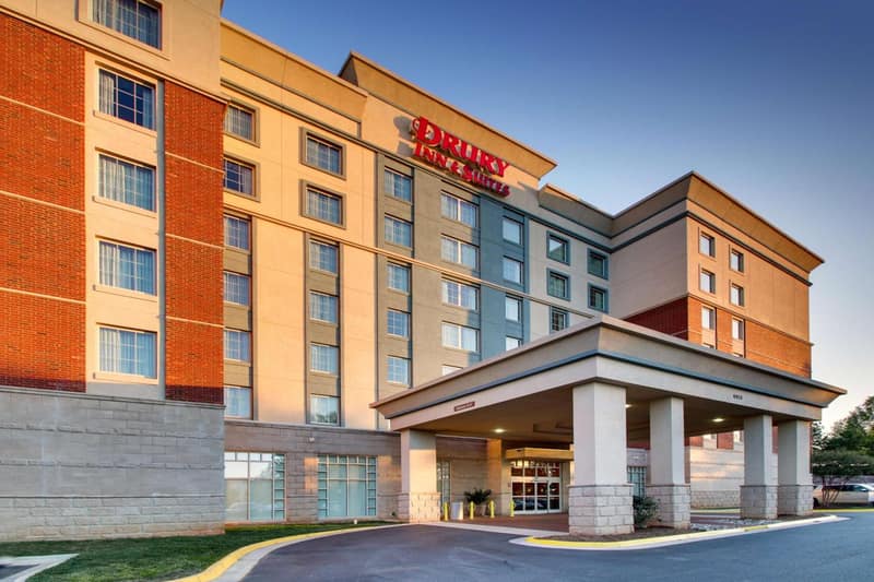 Drury Inn & Suites Charlotte Northlake — building