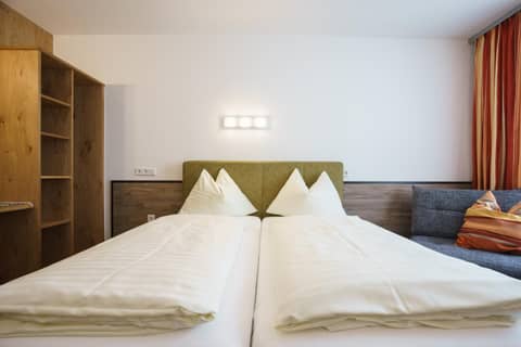 Hotel Drei Kreuz - Self Check In — hotel room