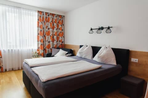 Hotel Drei Kreuz - Self Check In — hotel room