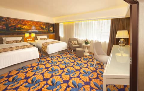Hotel Beverly Plaza — hotel room