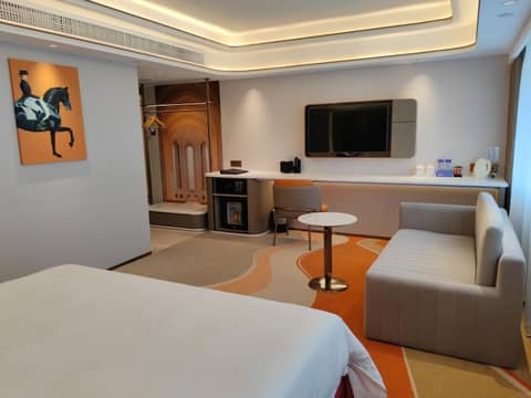 Hotel Beverly Plaza — hotel room