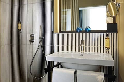 Best Western Plus Hôtel La Joliette — photo 9