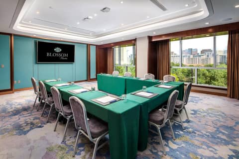 Blossom Hotel Houston, Curio Collection by Hilton — photo 2
