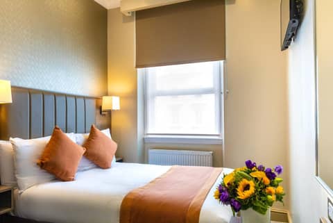 Sidney Hotel London-Victoria — hotel room