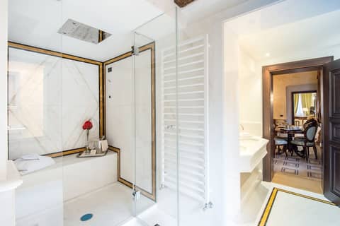 Hotel Nani Mocenigo Palace — bathroom