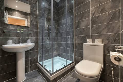 Park Avenue Bayswater Inn Hyde Park — bathroom