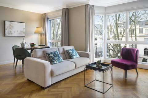 Warwick Reine Astrid - Lyon — hotel room