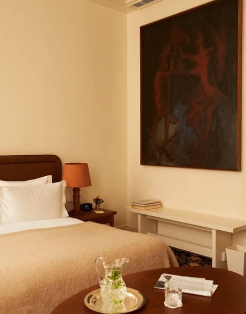 Hôtel Château Voltaire — hotel room