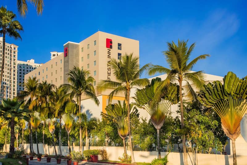 Fiesta Inn Puerto Vallarta Isla — building