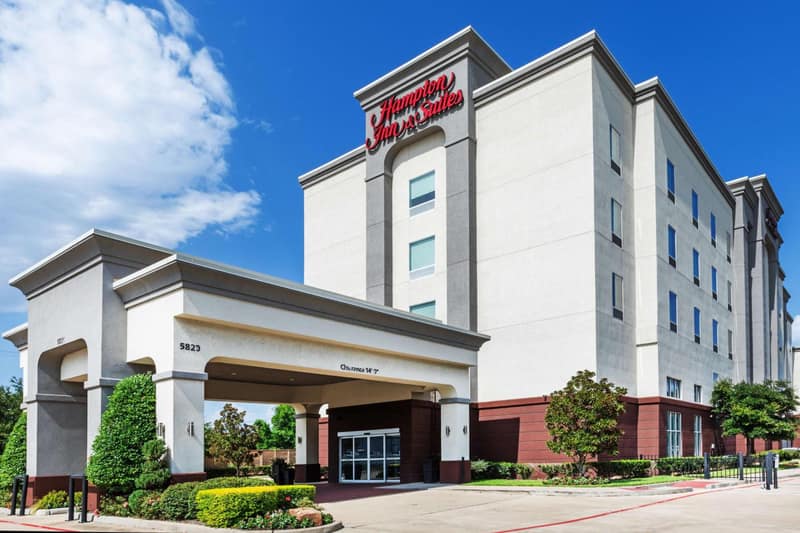 Hampton Inn and Suites Houston Heights I-10 — building