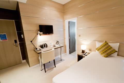 The Wesley Euston — hotel room
