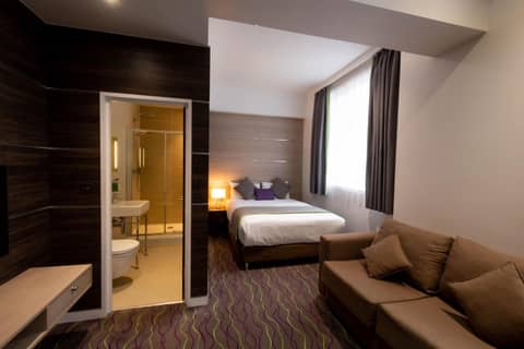 The Wesley Euston — hotel room