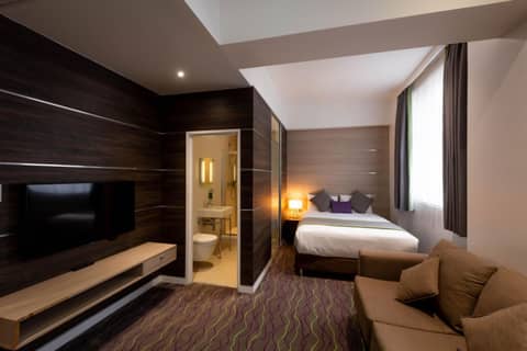 The Wesley Euston — hotel room