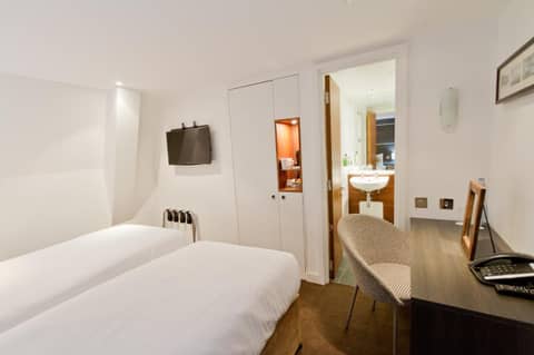 The Wesley Euston — hotel room