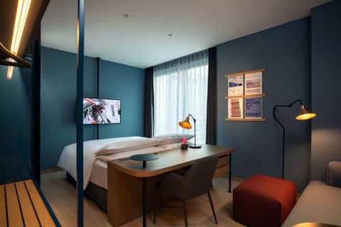 RYSE Autograph Collection — hotel room