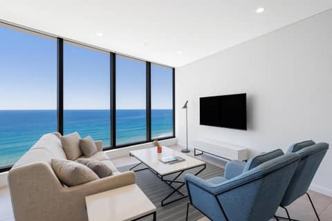 Meriton Suites Surfers Paradise — hotel room