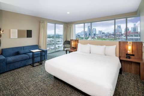La Quinta Inn & Suites by Wyndham Nashville Downtown Stadium — photo 6