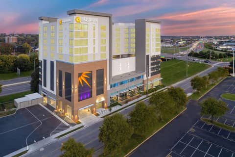 La Quinta Inn & Suites by Wyndham Nashville Downtown Stadium — photo 9