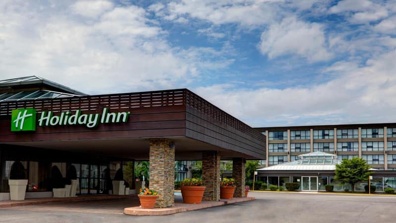 Holiday Inn Toronto Airport East by IHG — building