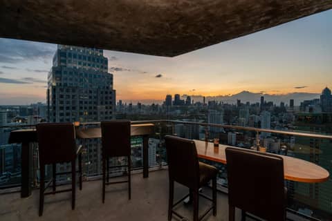Montraj Continent Sukhumvit Bangkok — roof