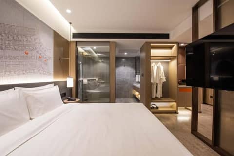 Novotel Xi'an The Bell Tower-Walking Bell Tower and Musilim Street — photo 4