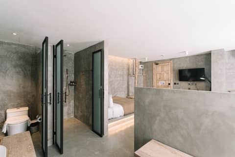 Glory Wabi Sabi Hotel 清迈古城荣耀侘寂酒店 — bathroom
