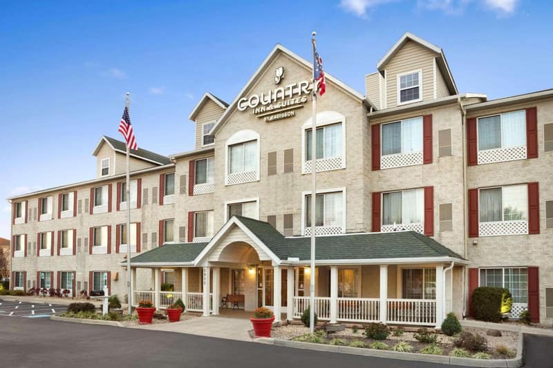 Country Inn & Suites by Radisson, Columbus Airport, OH — building