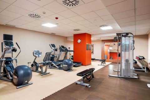 Hilton Garden Inn Sevilla — activities & amenities