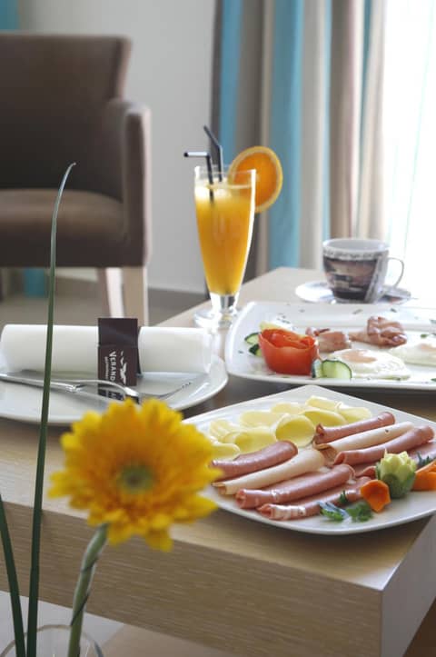 Glaros Beach Hotel — dining