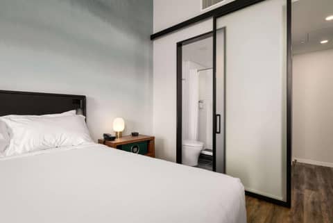 Motto by Hilton Philadelphia Rittenhouse Square — hotel room
