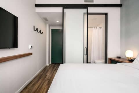 Motto by Hilton Philadelphia Rittenhouse Square — hotel room