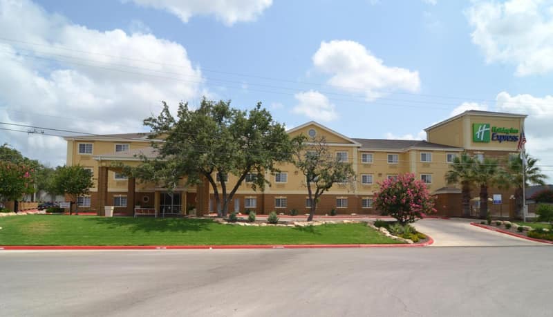 Quality Inn & Suites San Antonio Airport - Stone Oak — building