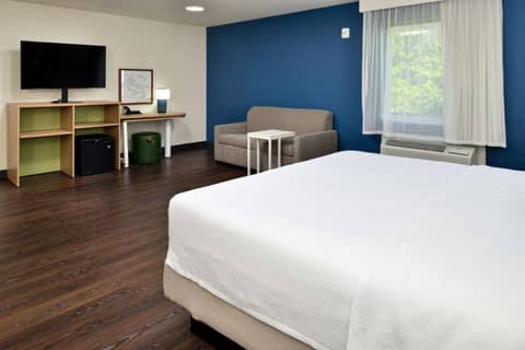 Spark By Hilton Dallas Medical District Love Field — hotel room