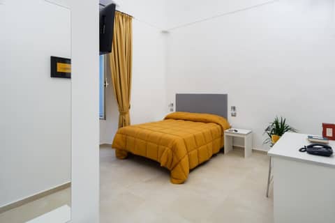 Il Tesoro Smart Suite & SPA — hotel room