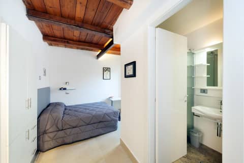 Il Tesoro Smart Suite & SPA — hotel room