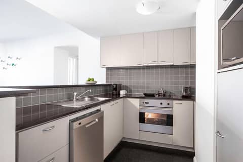 Mantra on Russell — kitchen